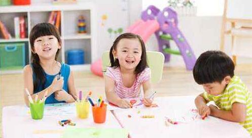 三歲嬰幼兒怎樣進(jìn)行早教訓(xùn)練