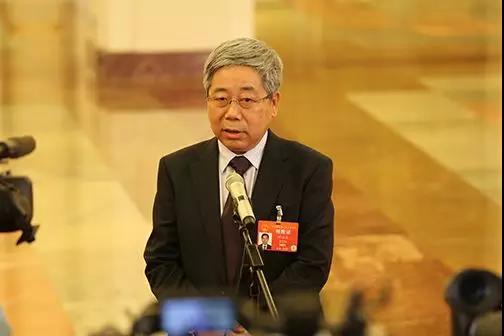2019兩會關于學生教育丨教育部長陳寶生：減負再難也要減