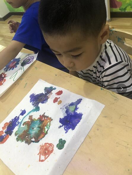 京師澳真2-3歲美術作品《牽牛花》